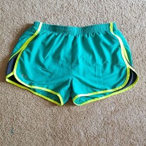 Women's Under Armour Shorts - LG